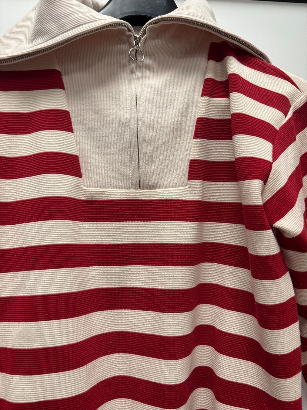 Maglioni & Felpe: Cooler Pullover gestreift - rot/beige - Gr. S – Usato da Brügg BE venduto da rutschimedizin 1