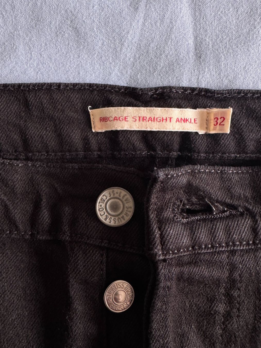 Levi's Jeans: Levi's Ribcage W32/L30 – Usato da Bern venduto da Vintagedrop 2