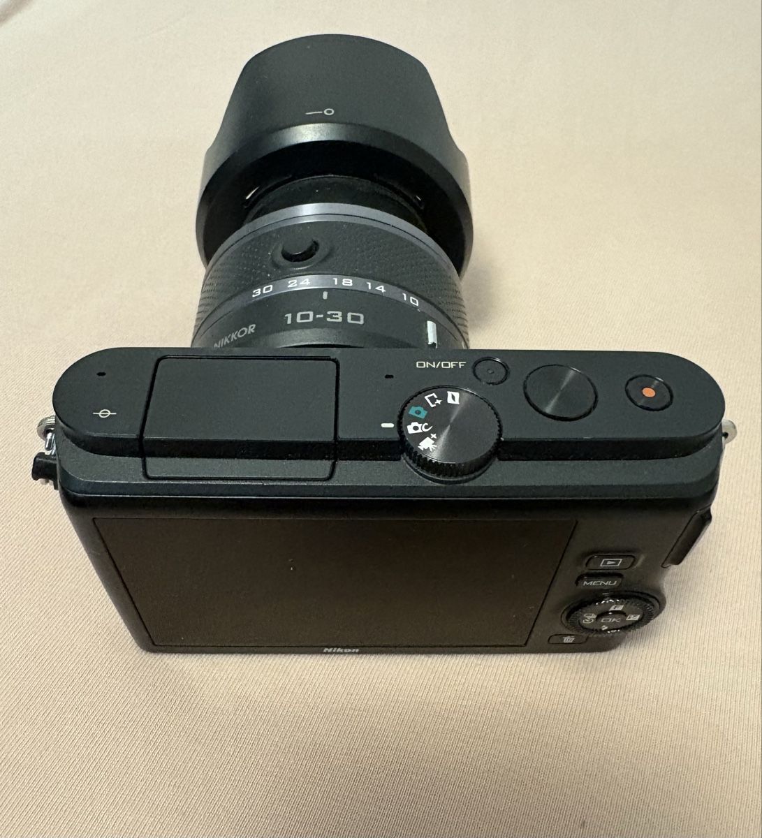 Nikon Kamera: Nikon 1 J3 Systemkamera mit 10-30mm Objektiv – Gebraucht aus kaiseraugst von natig 3