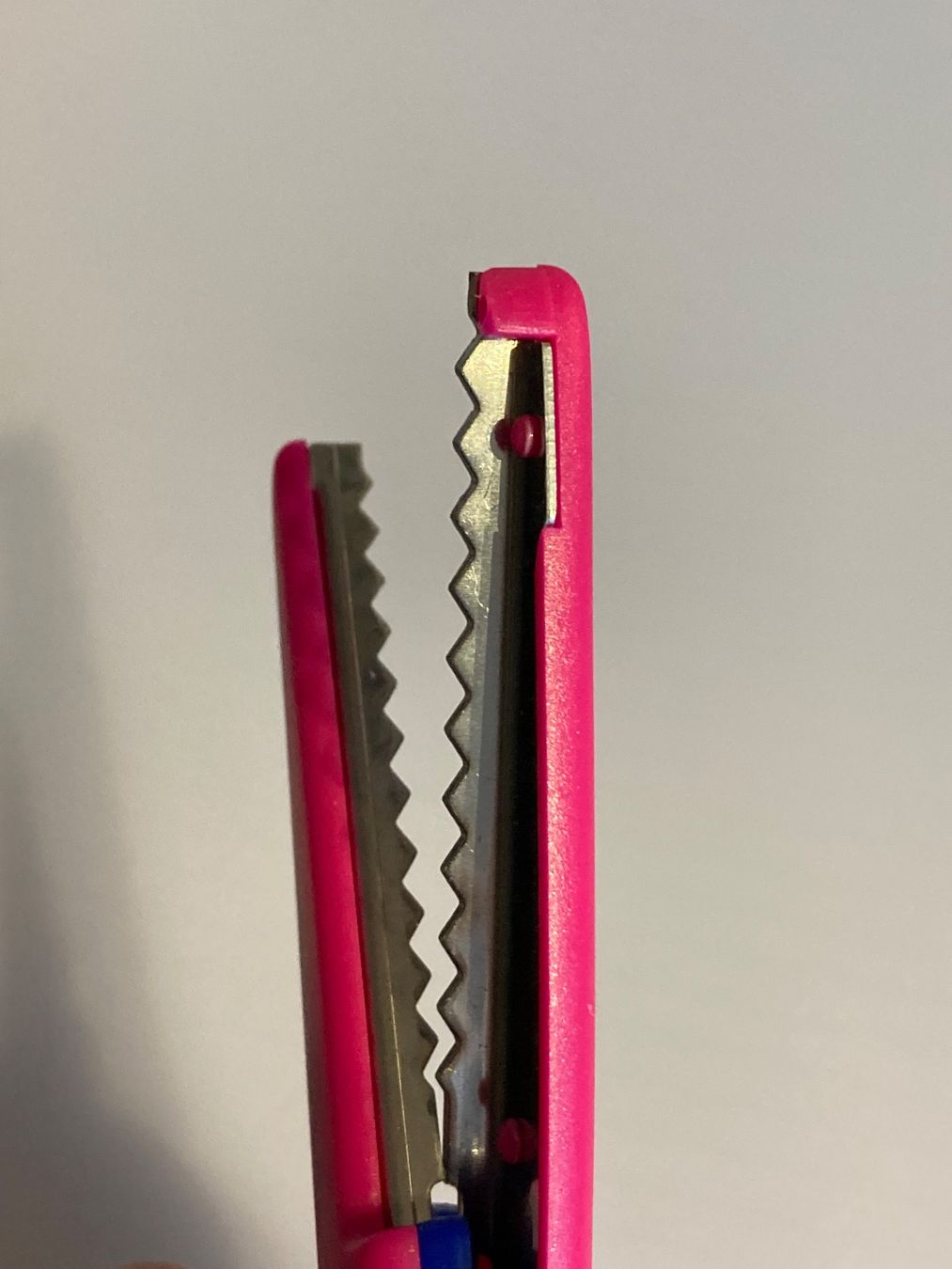 Tutti gli attrezzi: Zickzackschere Bastelschere Wellenmuster Deko Nähen Schere – Usato da Chur venduto da Hermes421 1