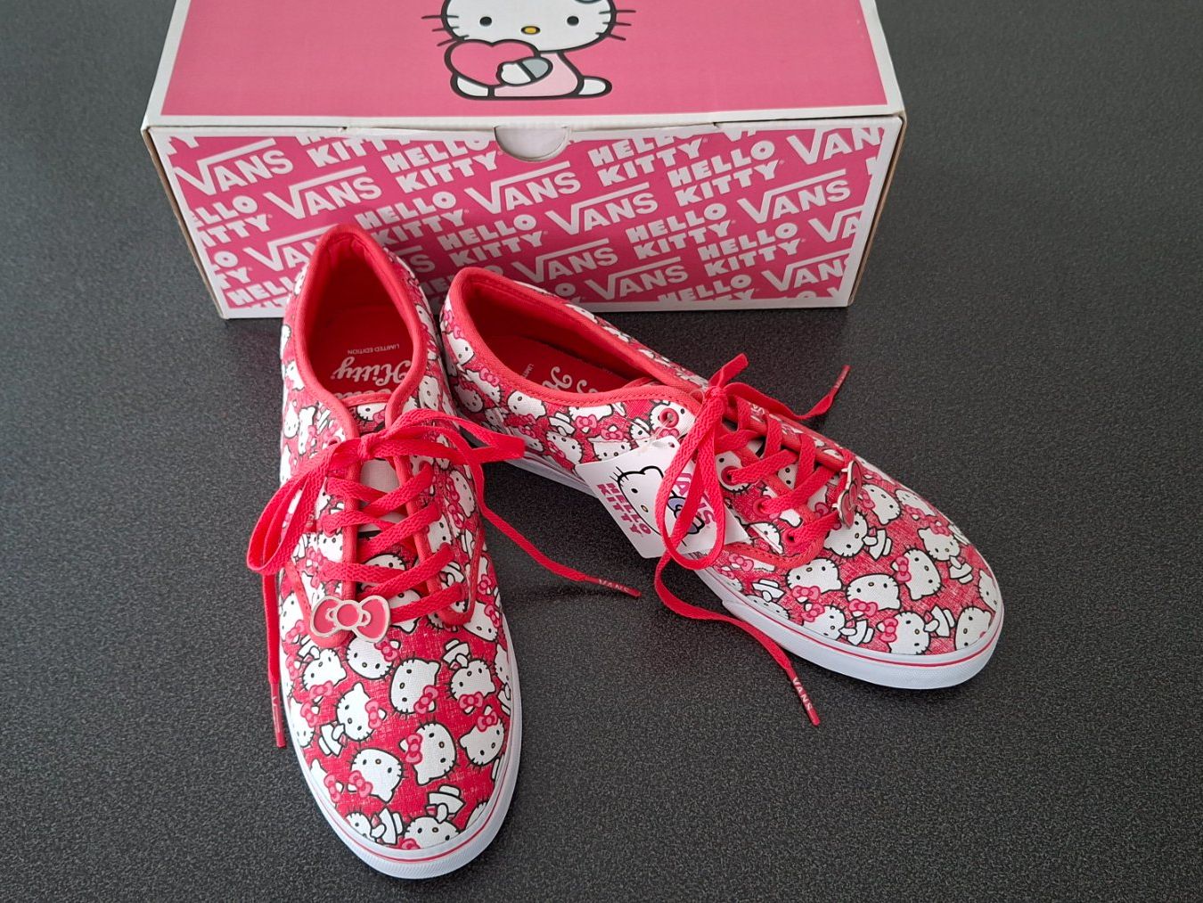 Vans Scarpe da uomo: Vans Hello Kitty Turnschuhe Limited Edition Gr. 39 – Nuovo e nell'imballaggio originale da Gattikon venduto da jeansgli
