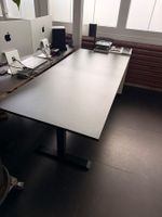 Stehschreibtisch mit schwarzem Gestell (Höhenverstellbar)