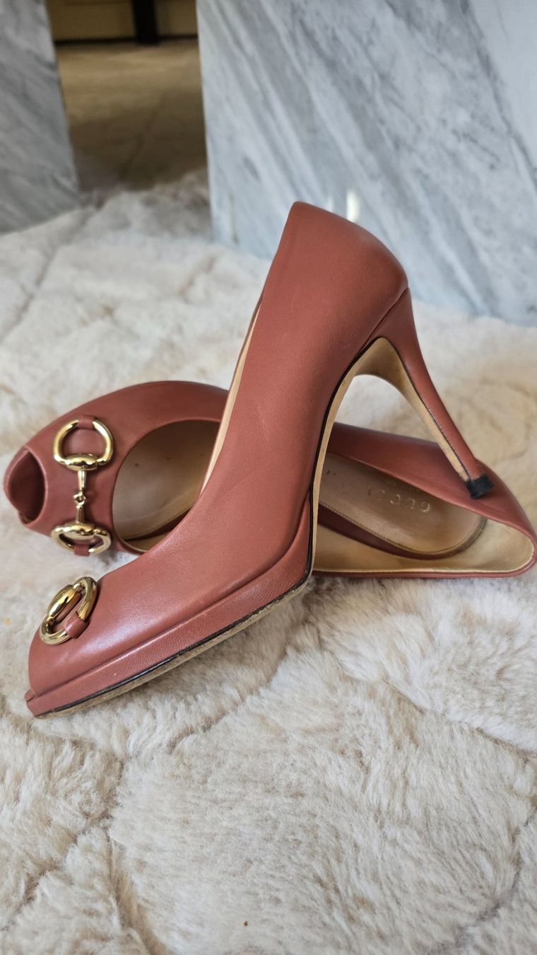 Gucci Damenschuhe: GUCCI – Gebraucht aus La Neuveville von p.sto 1