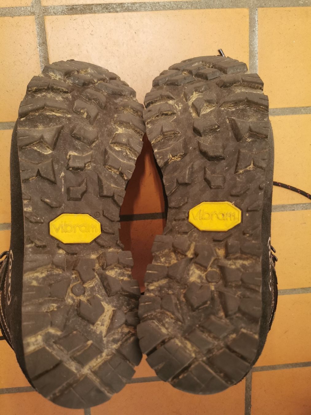 Aku Scarpe da donna: Wanderschuhe Damen Gr. 39.5 von AKU – Usato da Zollikerberg venduto da nicolehuesl 3
