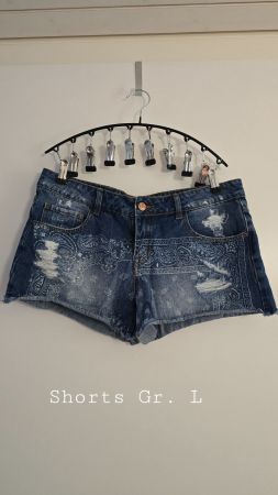 Jeans Shorts Grösse L im Used-Look