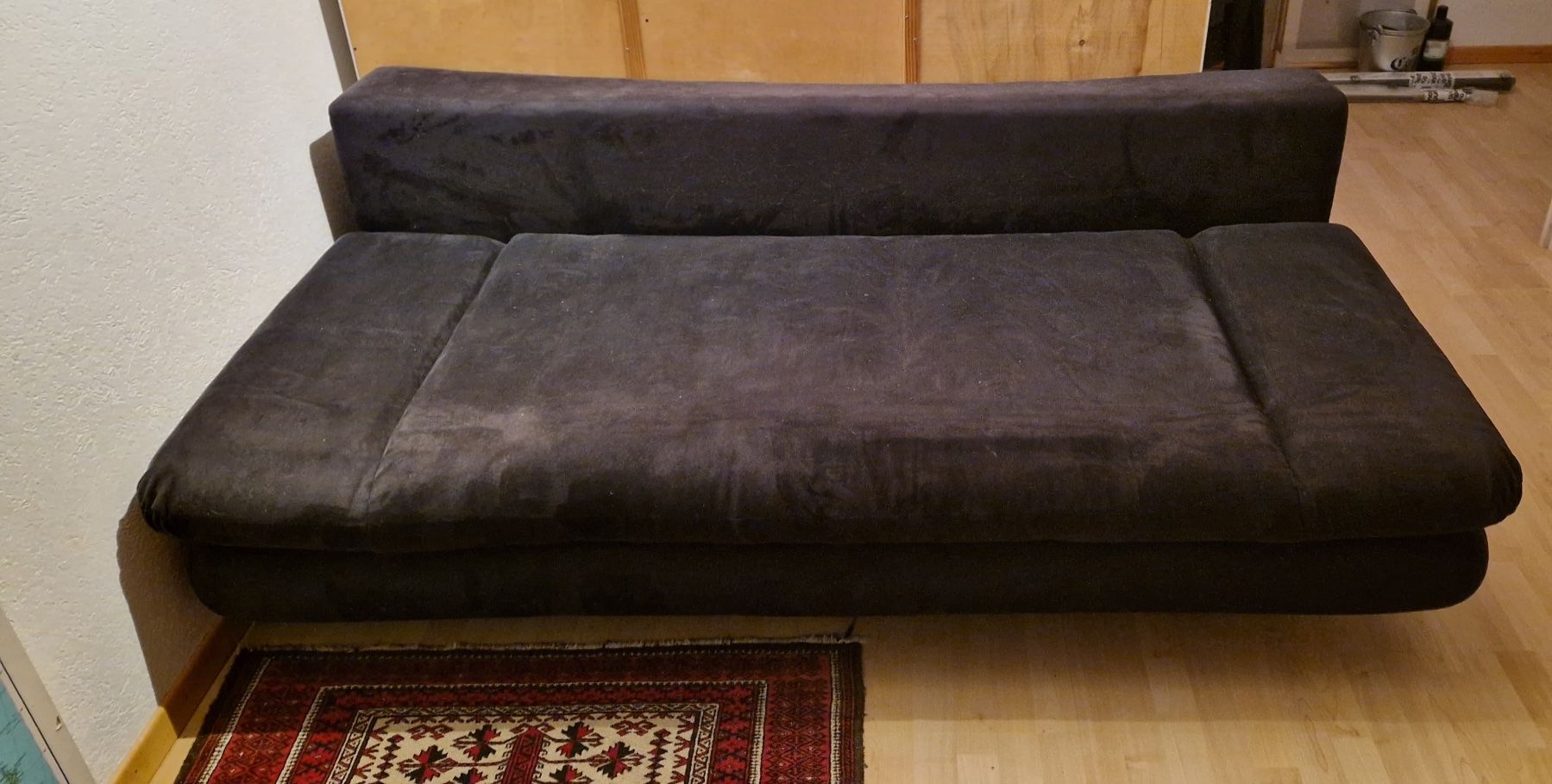 Divani: Schwarzes Jungendsofa – Usato da Mägenwil venduto da Weini2