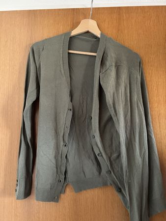 Damen Strickjacke olivgrün Grösse M guter Zustand