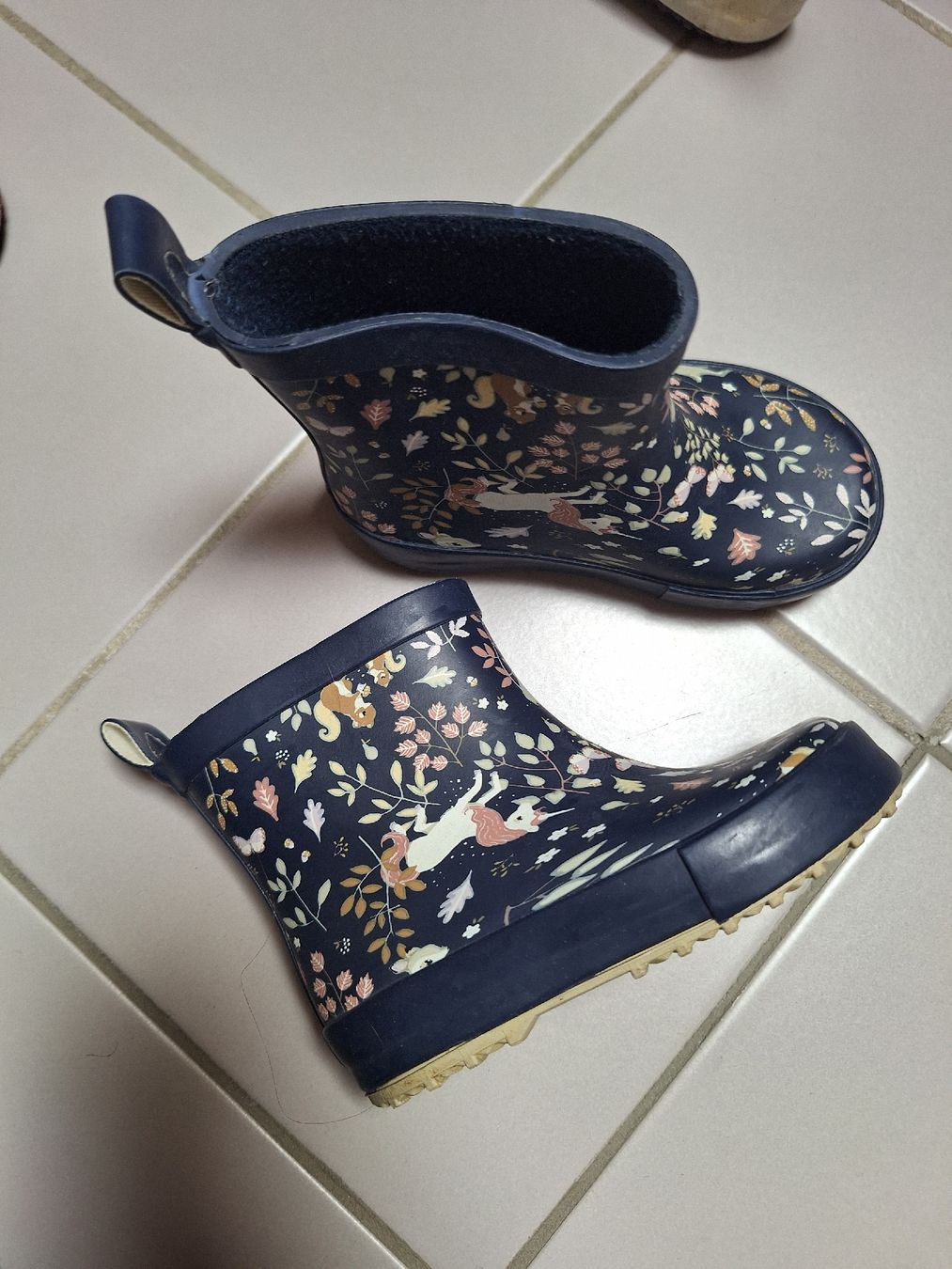 H&M Schuhe für Jungen: Kurze Gummistiefel Grösse 22 – Gebraucht aus Sissach von not_c2zq