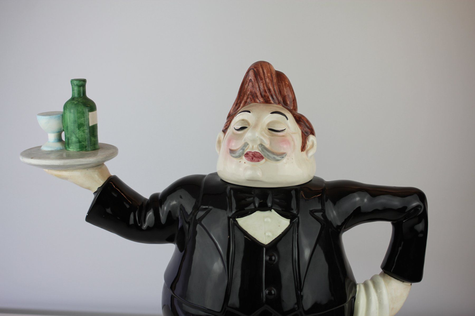Figuren: Roy Simpson Keramik Kellner Figur J. Luber – Gebraucht aus Basel von IRMAundFRED 1