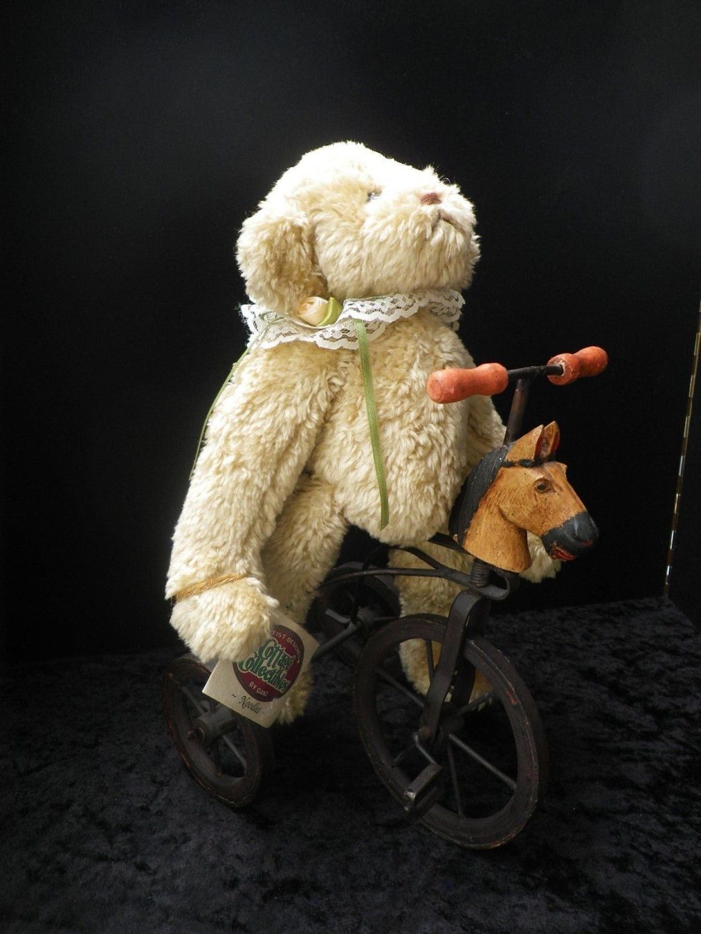 Statuette: Teddy auf Dreirad mit Pferdekopf – Usato da Reinach BL venduto da Annodomini