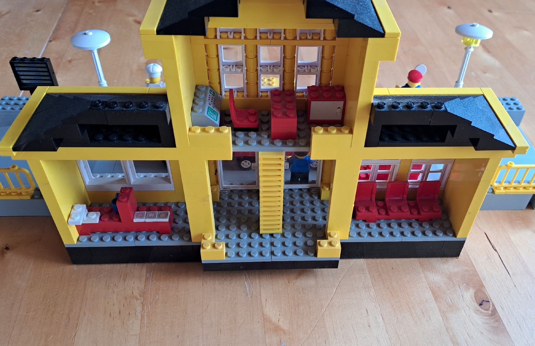 Lego Kit di costruzioni: Lego 4554 - Grosser Bahnhof – Usato da Wolfhausen venduto da Reto831 1
