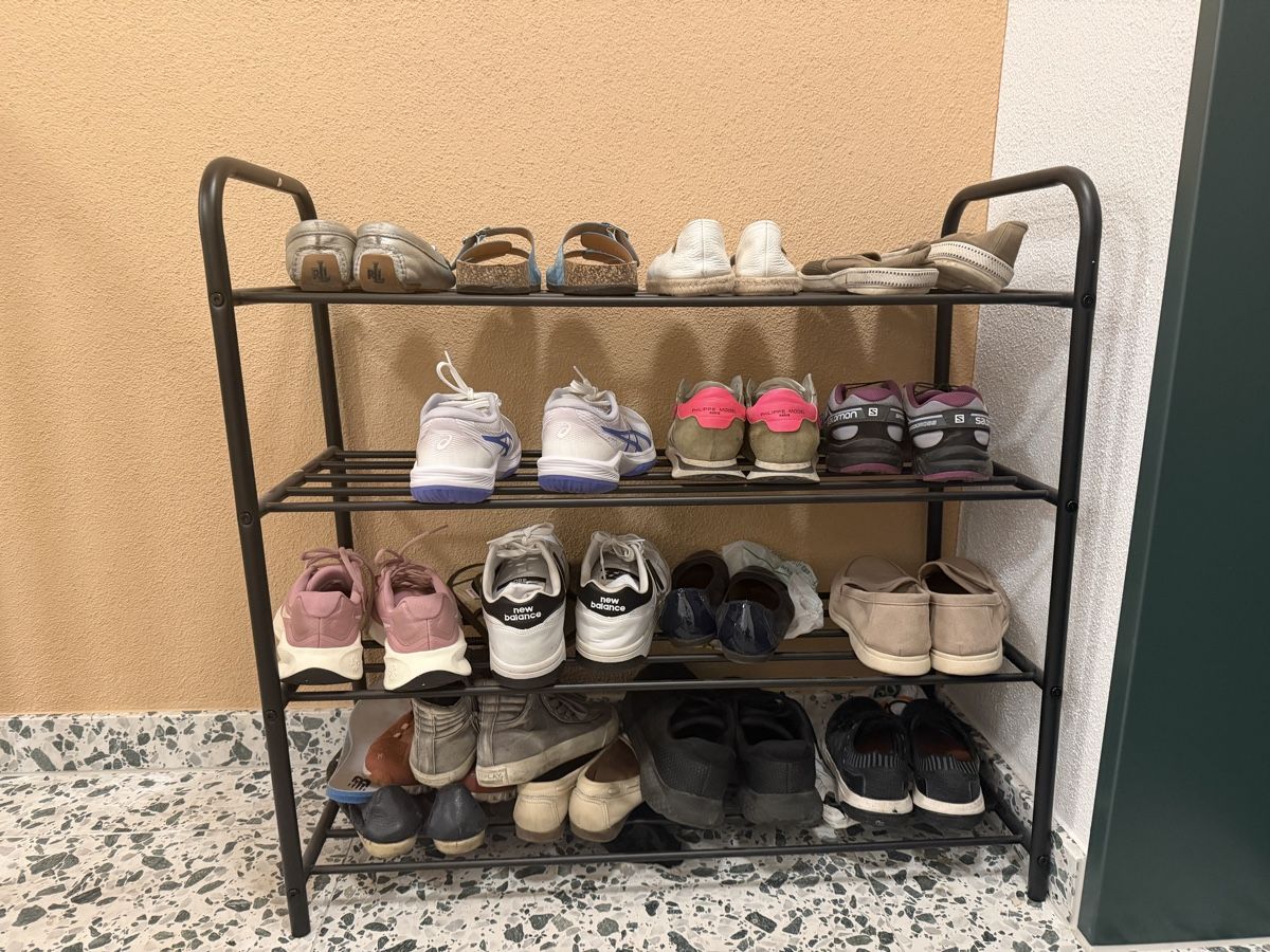 Allestimento di negozi e stand fieristici: Schuhregal Metall  4 Ablageflaechen  gut er – Usato da Siebnen venduto da jassica2351