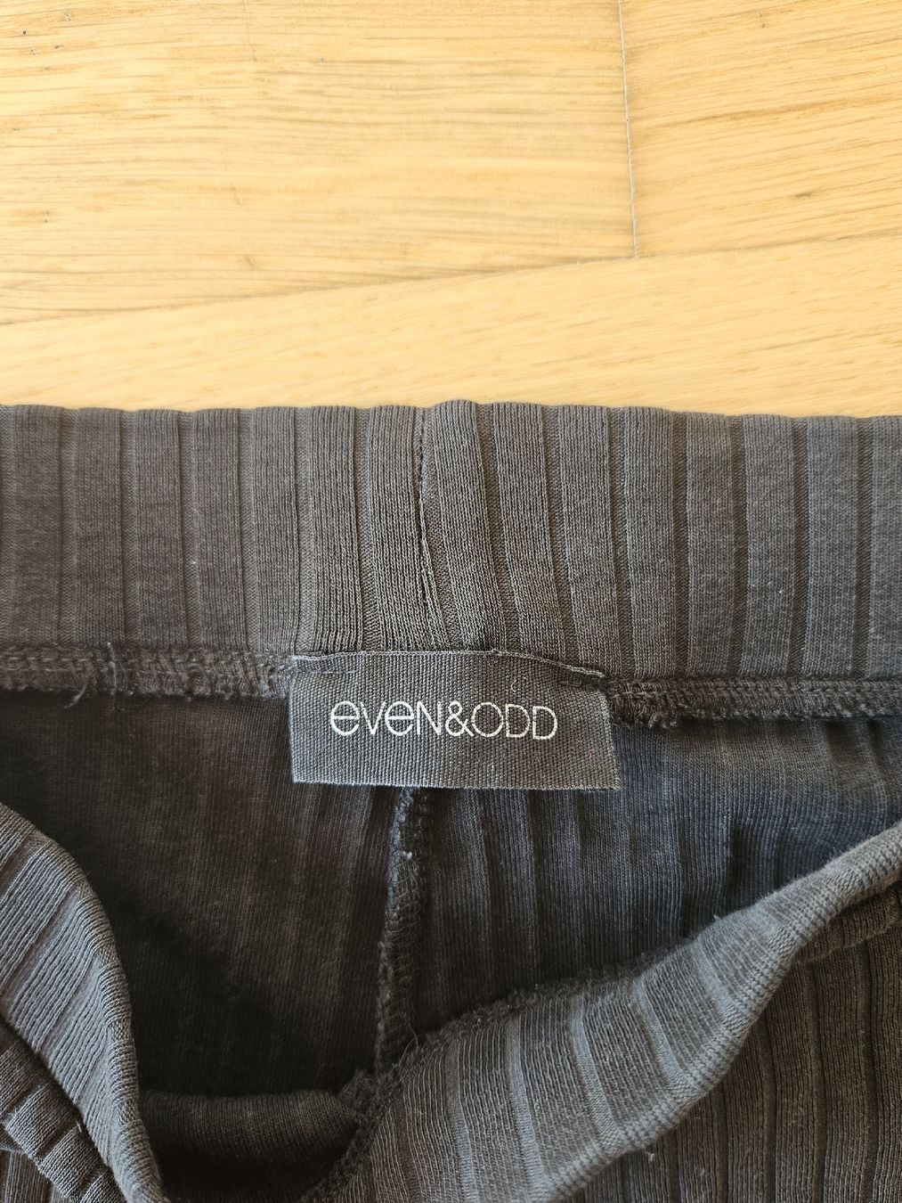 Pantaloni: Hose Damen Rippstrick Grösse M schwarz – Usato da Abtwil AG venduto da Ayline.a8 1