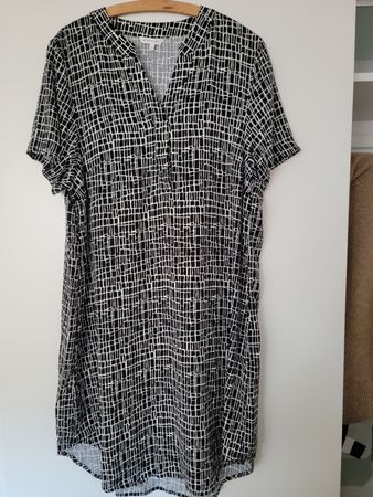 Sommerliches Kleid mit Muster, Grösse 38, Top Zustand!