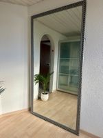 Wandspiegel mit silbernem Rahmen gross gebraucht