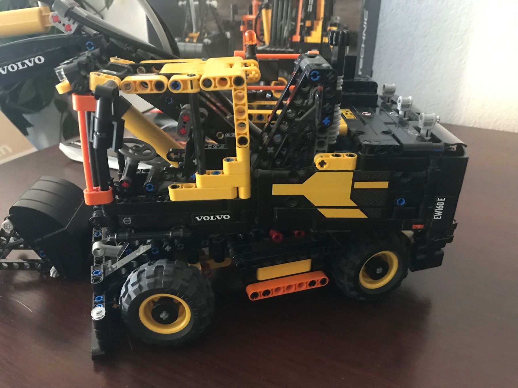 Lego Baukästen: Lego Technic 42053 Volvo EW160E – Gebraucht aus Châtel-St-Denis von  4