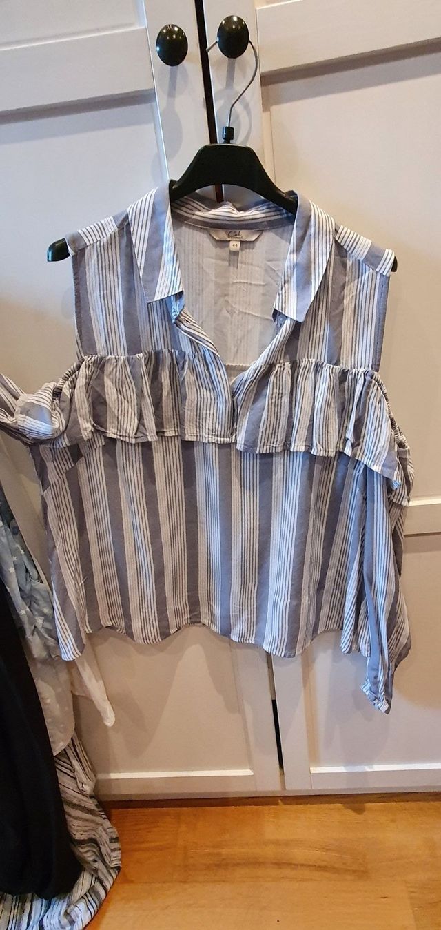 Camicette: Bluse mit Volant, achselfrei – Nuovo (secondo la descrizione) da Hittnau venduto da Gamoe