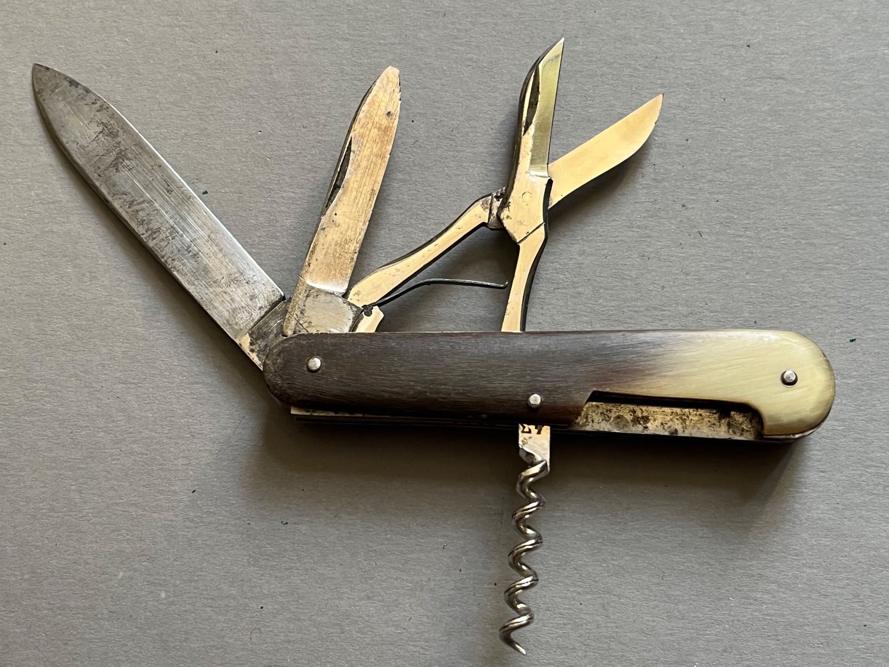 Couteaux de poche: Altes Sackmesser 93 mm - Horn-Griffschalen – D'occasion à Zürich par FV.vintage