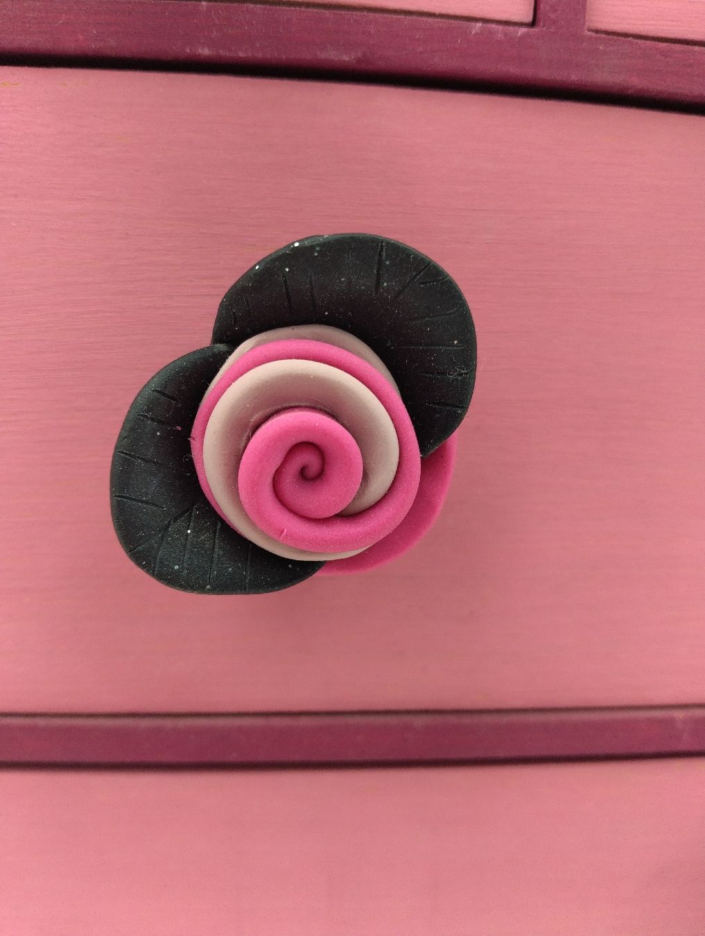 Cassettiere: Süsse rosa Schubladen Möbel mit Rosen – Usato da Zofingen venduto da Lechim01 2
