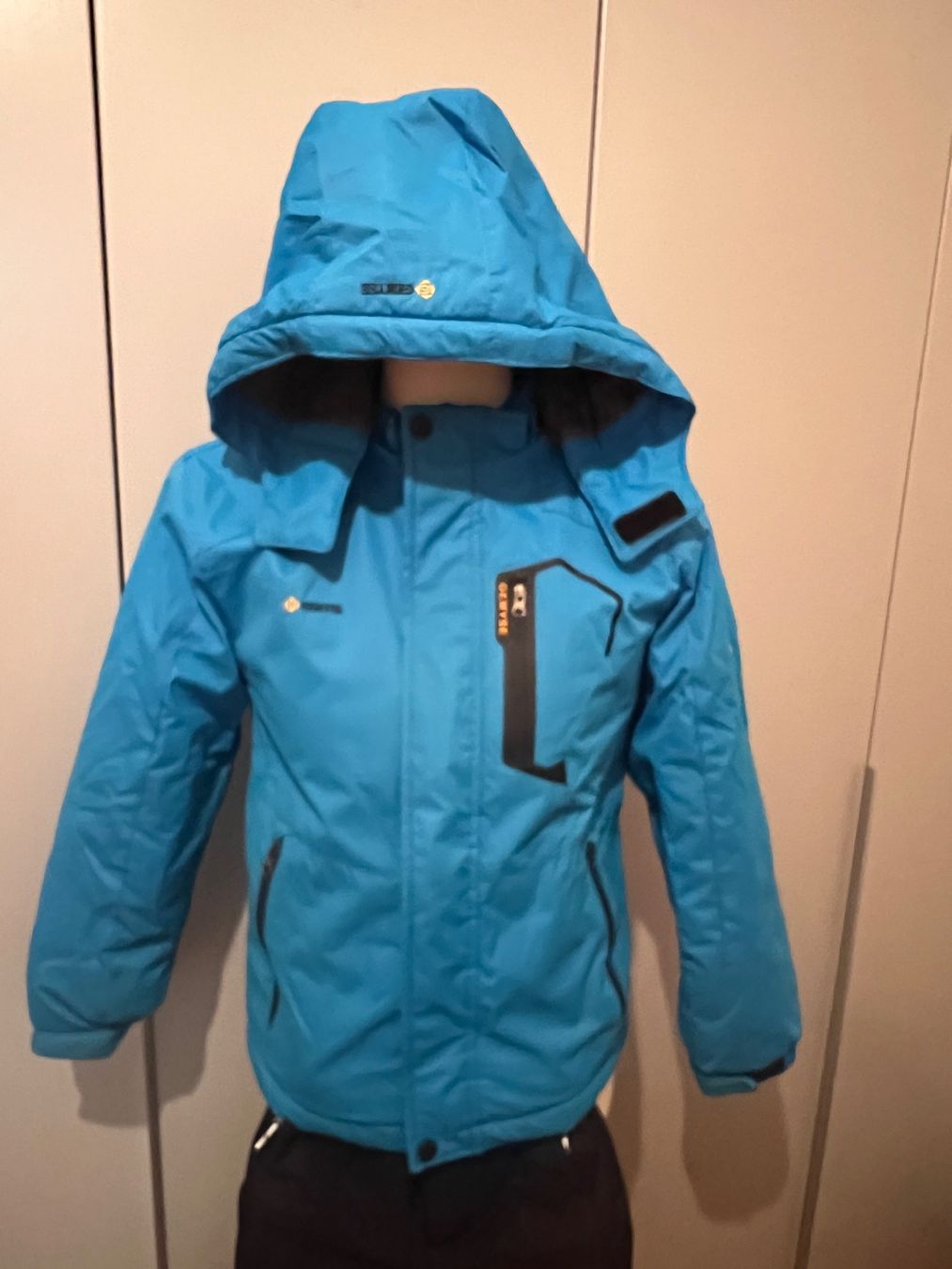 Sci: Ensemble de ski Columbia 8 ans avec bottes – Usato da Crans-Montana venduto da Boubou123