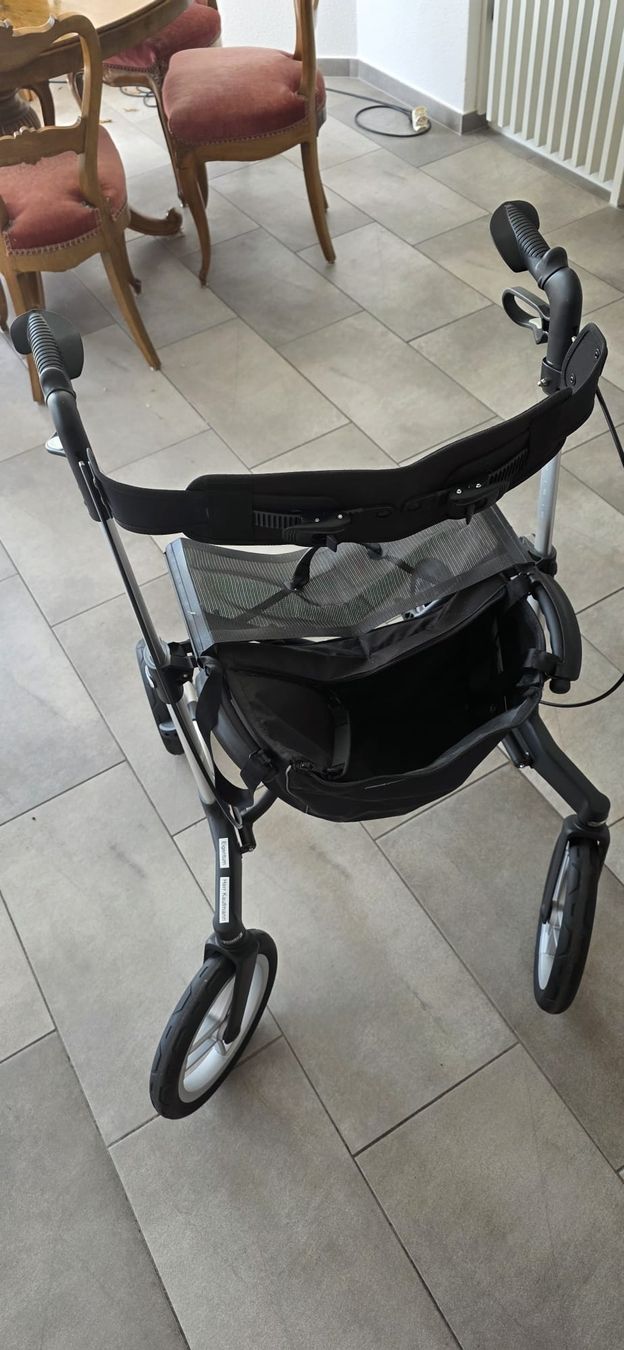 Aides à la marche: Rollator  – Neuf (Voir description) à Bellach par mas_hqw8