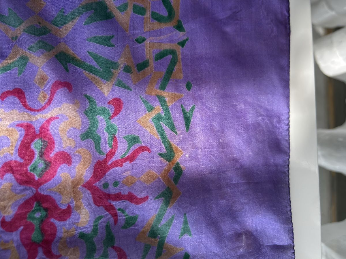 Foulards & écharpes: Silk Scarf Purple Floral Print – D'occasion à Saland par ele_vc96 1