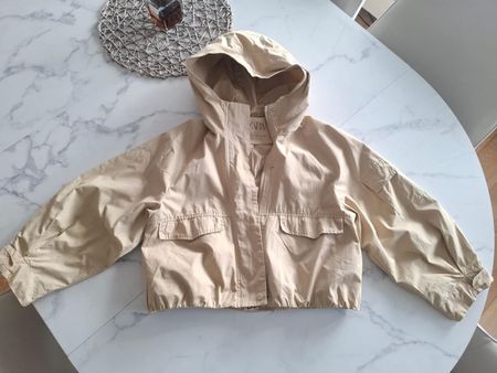 ZARA Mädchen Übergangsjacke Gr. 152 – Beige mit Kapuze