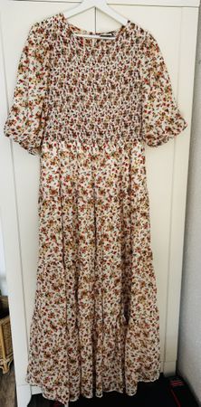 Sommerliches Blumenkleid, Grösse 44, neuwertig!