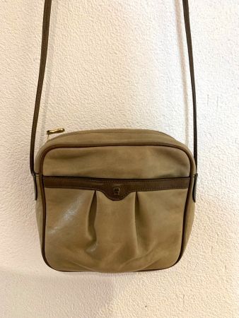 Aigner kleine Umhängetasche