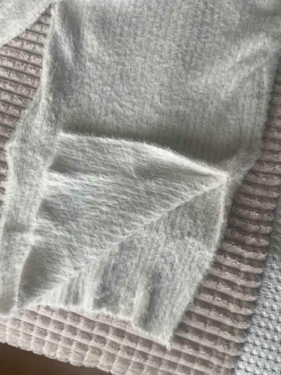 Maglioni & Felpe: Weisser flauschiger Pullover mit Rollkragen Grösse S – Usato da Arch venduto da sibylle.anne 1