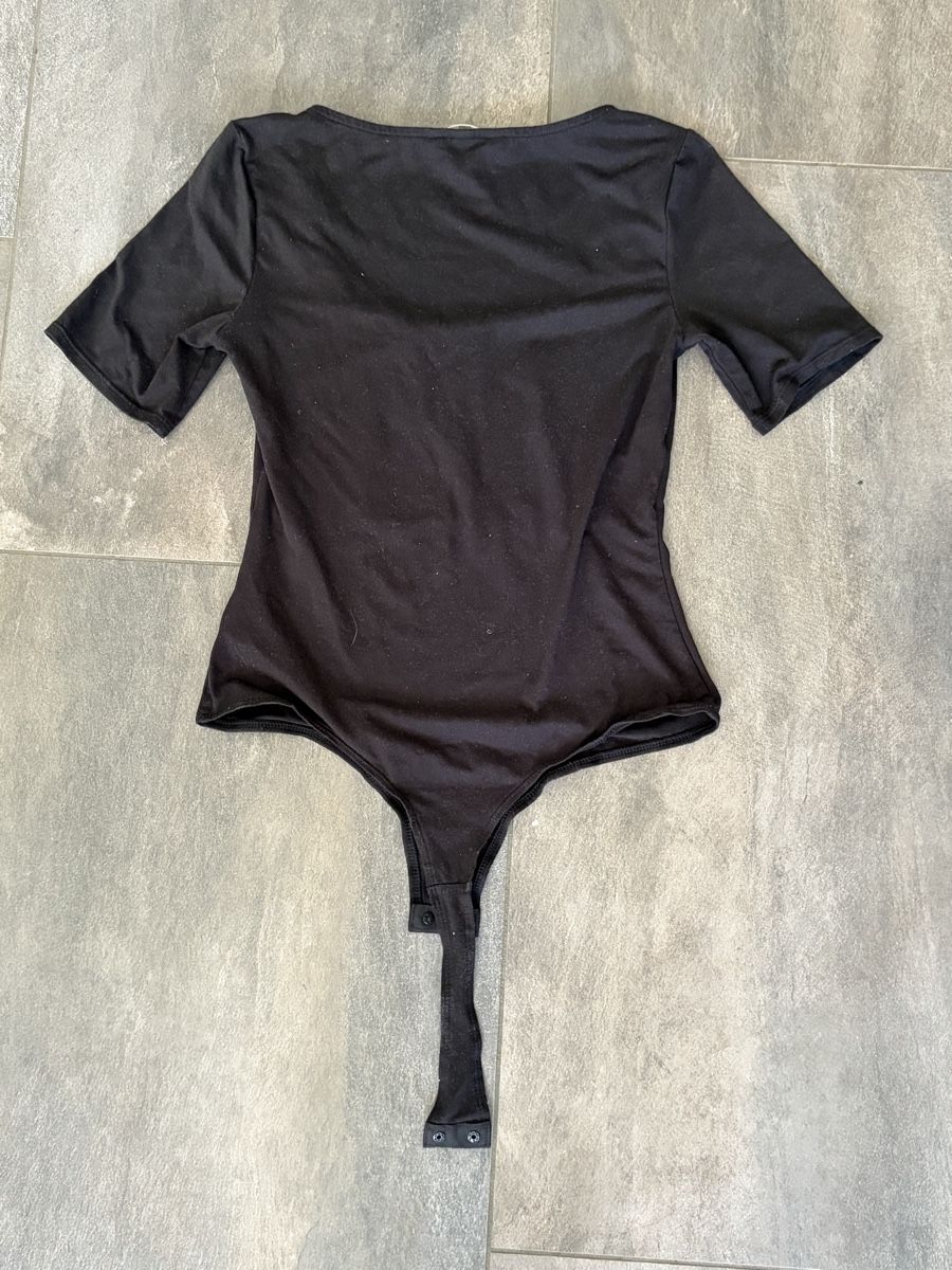 H&M T-shirts: 2 H&M Oberteile, Grösse S – D'occasion à Wängi par rose259 4