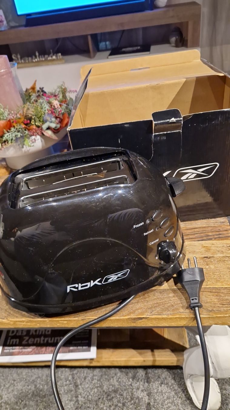 Elettrodomestici da cucina: Toaster, mit Reebok Sign, neuwertig, schwarz – Nuovo (secondo la descrizione) da Münsingen venduto da Geeskile