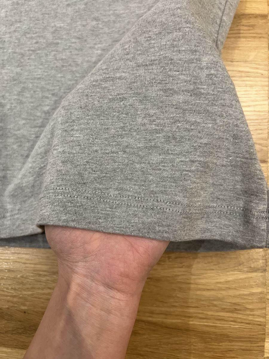 Top: Gray top – Nuovo (secondo la descrizione) da Adliswil venduto da Marjin 2