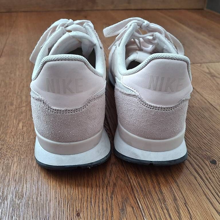 Nike Damenschuhe: Nike internationalist 41 – Gebraucht aus Grossaffoltern von einstein7182 2