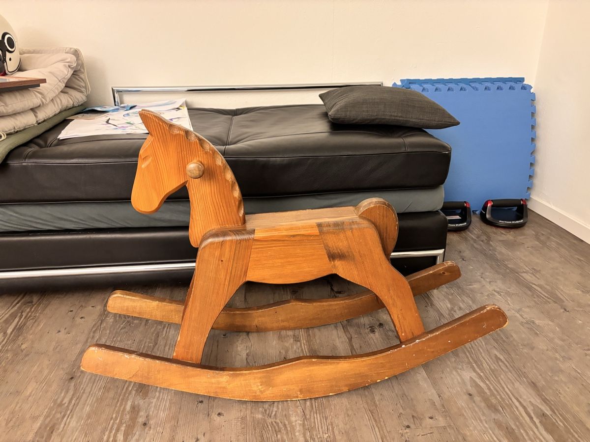 Jouets: Holz Schaukelpferd – D'occasion à Zürich par chronos7