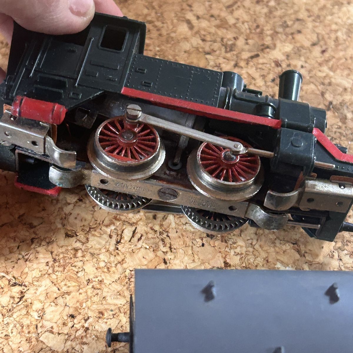 Modellini di ferrovie: Dampflok und 2 Güterwagen, alt – Usato da Laufen venduto da Bellavitaboom 1
