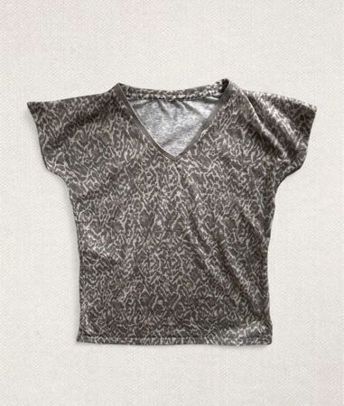 Damen T-Shirt mit V-Ausschnitt grau gemustert Grösse S