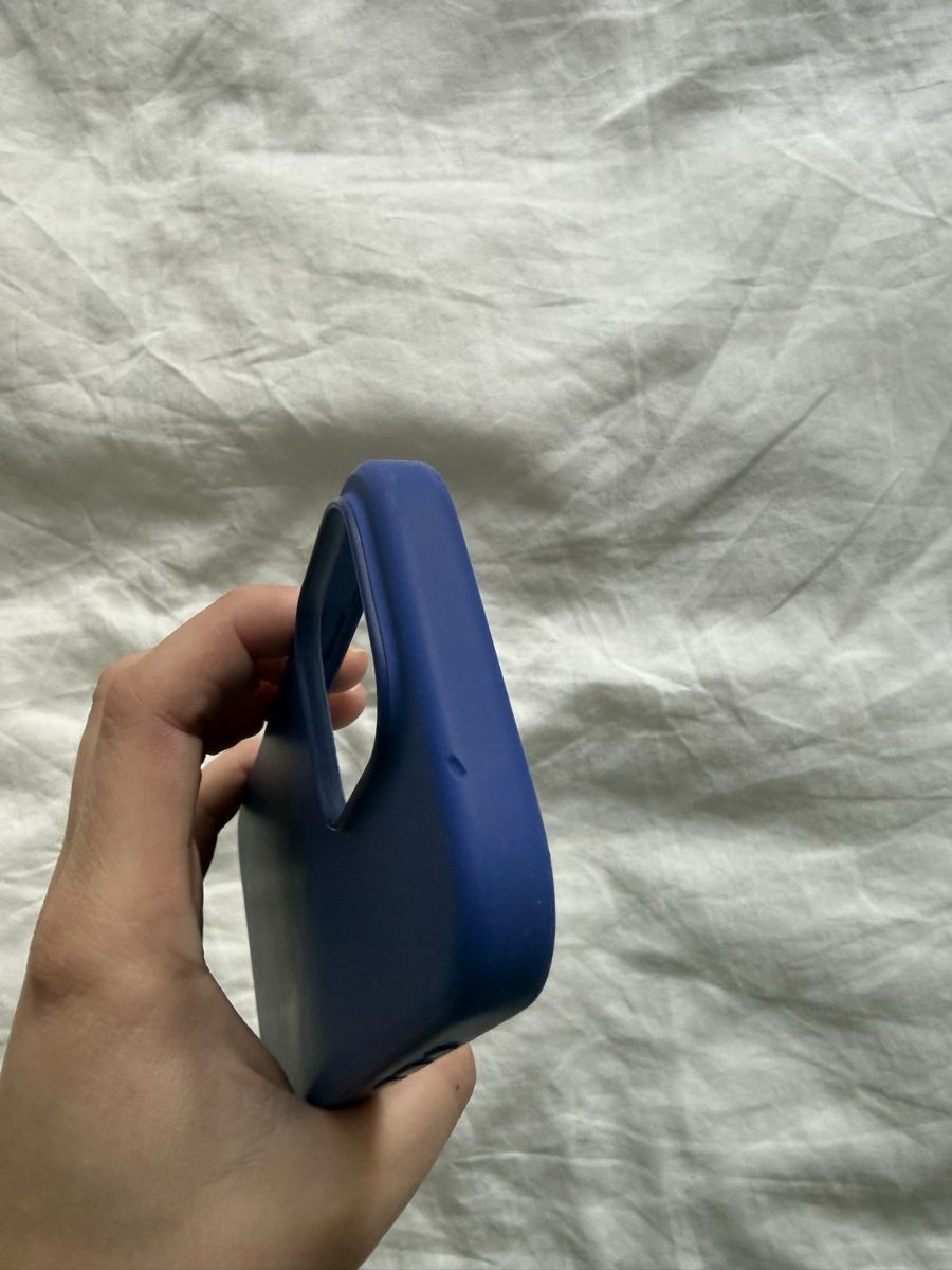 Apple Covers & Schutzfolien: Apple iPhone 16Pro Hülle Blau – Gebraucht aus Basel von zuchetti 2