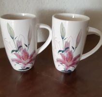 2 Tassen mit feinem Blumenmotiv