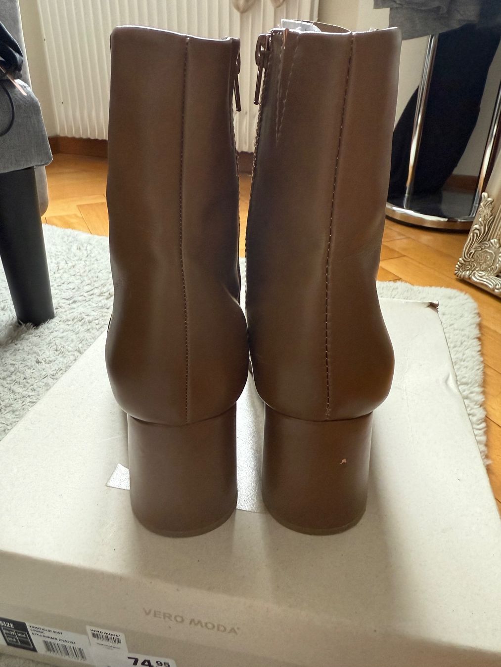 Scarpe da donna: Damen Stiefeletten Vera Moda Größe 39 – Usato da Luzern venduto da sarahxtwilight 3