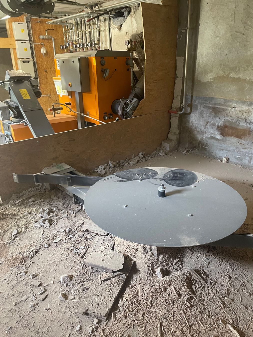 Radiateurs: Holzschnitzelheizung – D'occasion à Lengnau BE par Pati 4