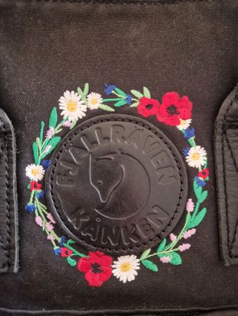 Einzigartiger Fjällräven Kanken 2 mit Blumenbestickung