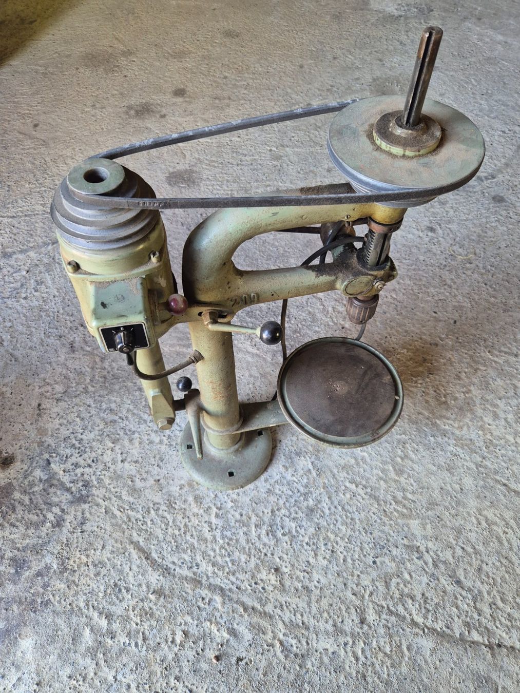 Tutte le macchine: Alte Standbohrmaschine – Usato da Auenstein venduto da Y.C.