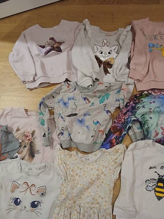 H&M Lotti & Set di vestiti: Grosses Kleiderpacket 2-5Jahre – Usato da Hinwil venduto da Sabirose9 1