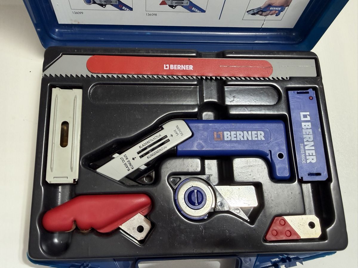 Messer: Couteau multifonction Berner Exacut dans coffret bleu – Gebraucht aus Brügg BE von Goob 1