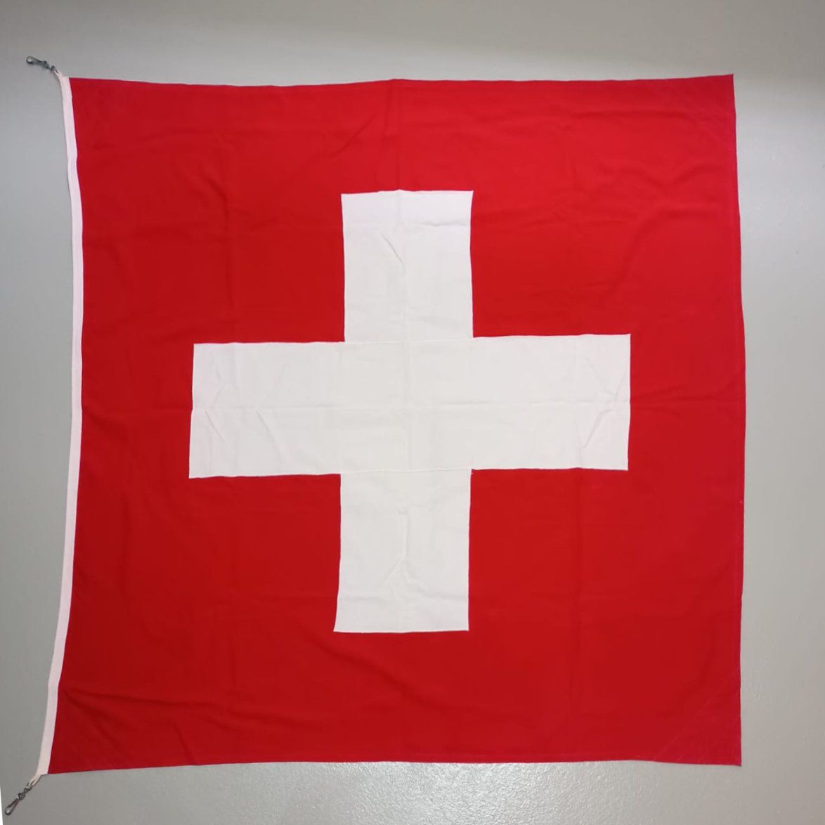 Fahnen: grosse Schweizer Fahne, 140 x 140 cm – Gebraucht aus Effretikon von Ricardo0830