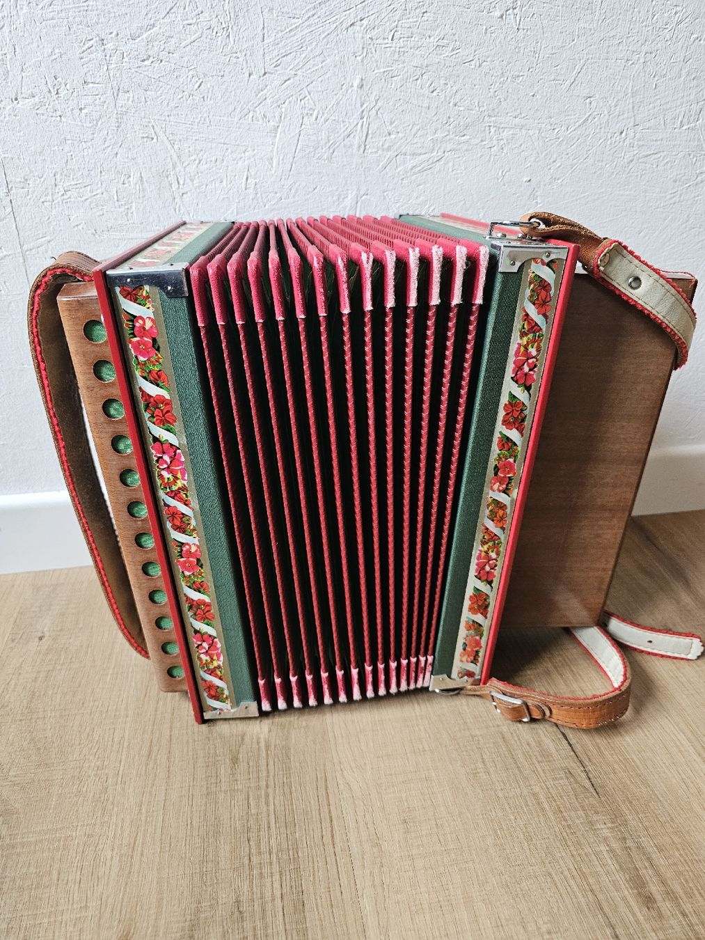 Strumenti musicali: Zugerörgeli Handorgel TOP Zustand inkl. Koffer – Usato da Berneck venduto da Spigi88 2