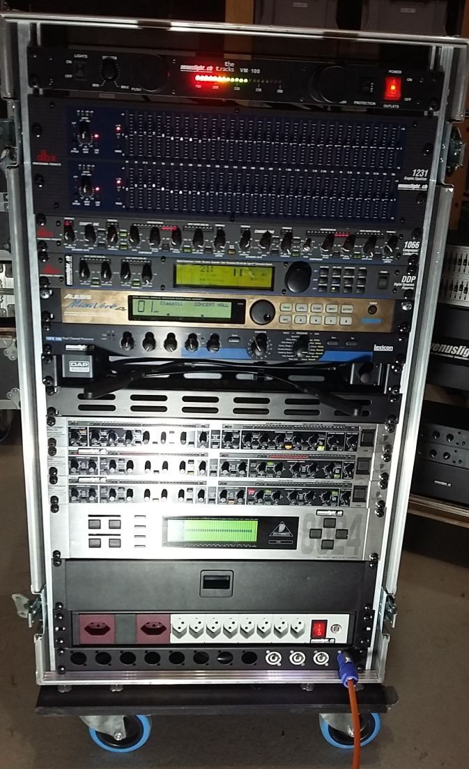 Alesis Console di mixaggio: Effekt-Rack Flightcase dbx Alesis Lexicon Behringer und MuCo – Usato da Watt venduto da Gubrist