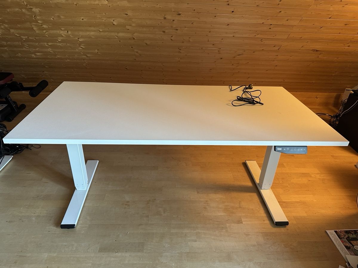 Scrivanie: Contini 160x80 Electric Standing Desk Height Adjustable – Usato da Nürensdorf venduto da -4Lo0p-