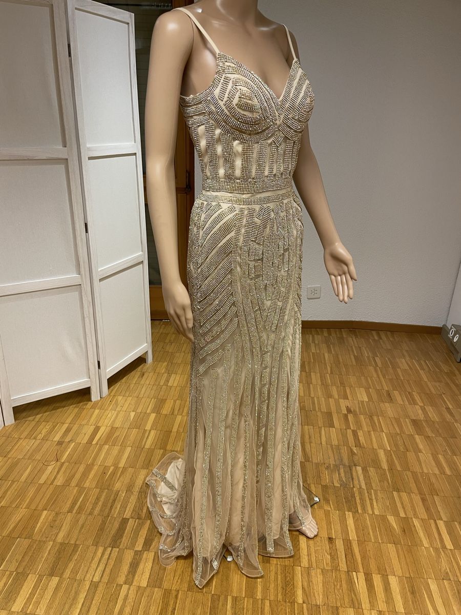 Robes: Abendkleid lang beige bestickt Grösse S neu – Neuf (Voir description) à Appenzell par mir_rqn6